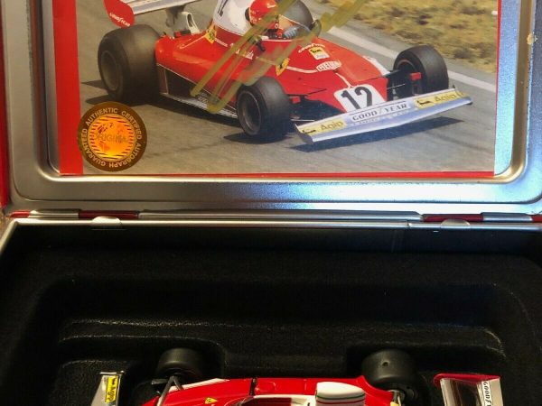 Ferrari Niki Lauda firmado